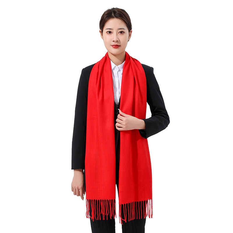 震惊！这条可定制名字的大红羊毛围巾，背后竟藏着这样的秘密