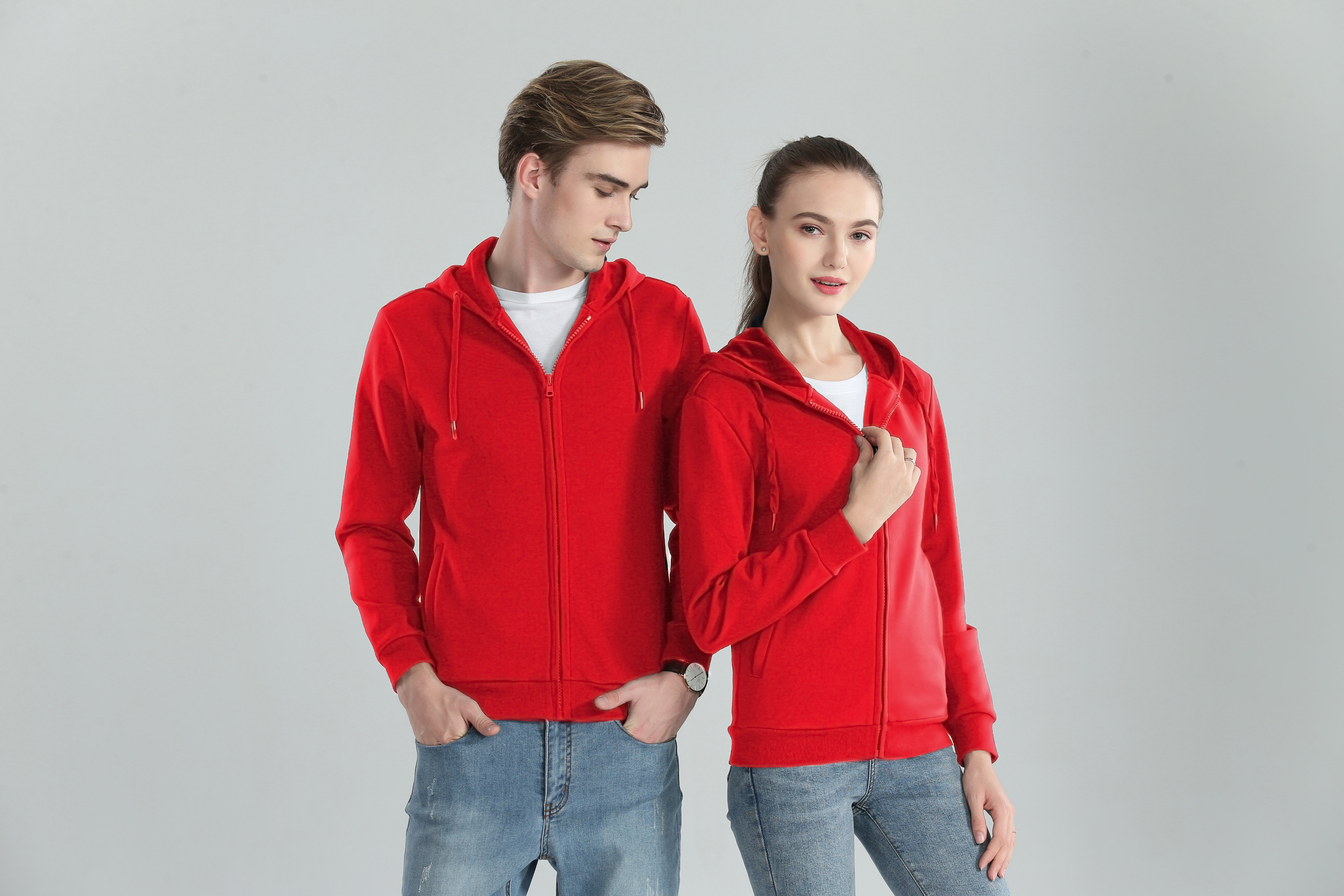 千万不能错过！找到这家酒红色卫衣厂家，你的生意将大不一样！